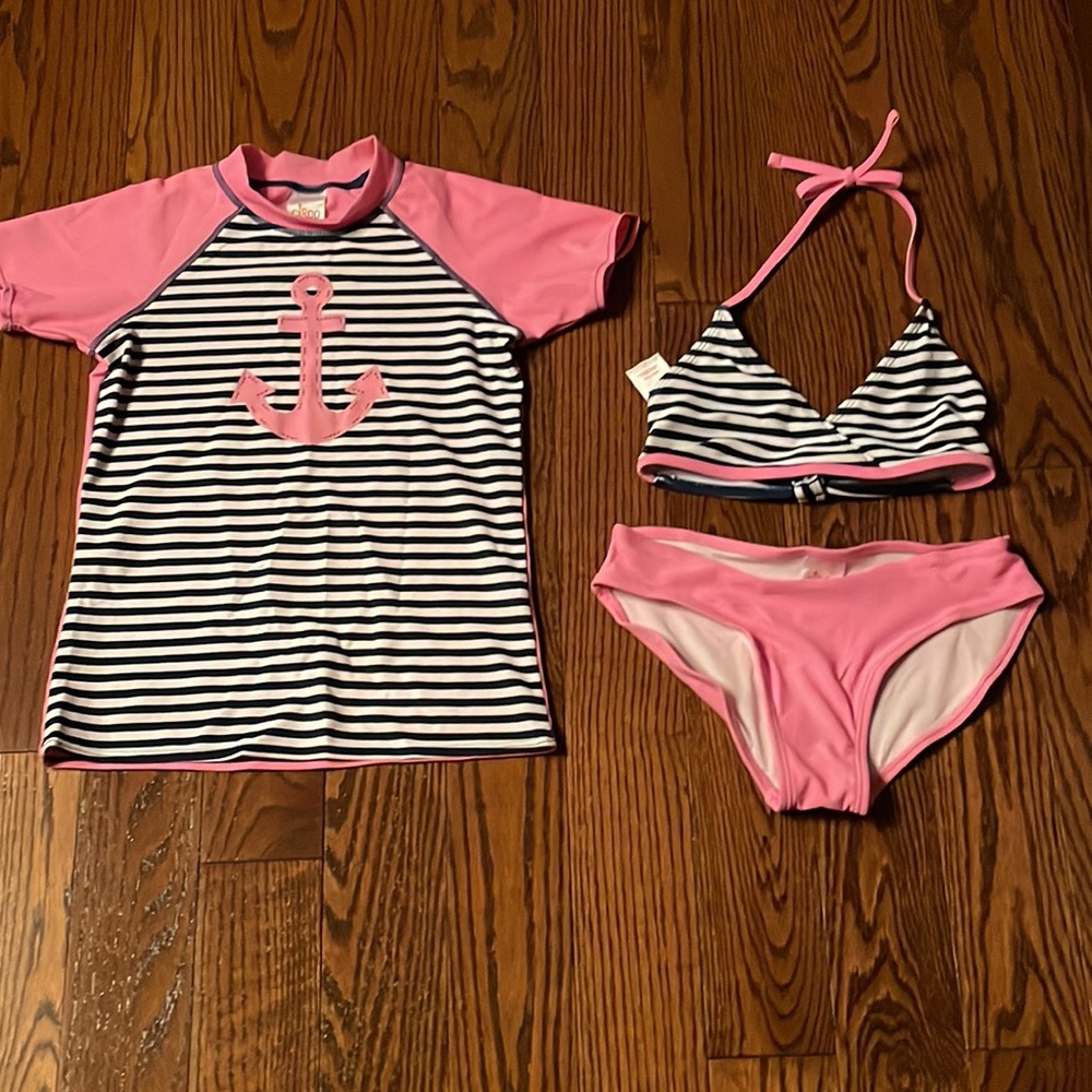 19 pieces of swimwear! Great swim shirts for when it’s very sunny outside! - Picture 3 of 13